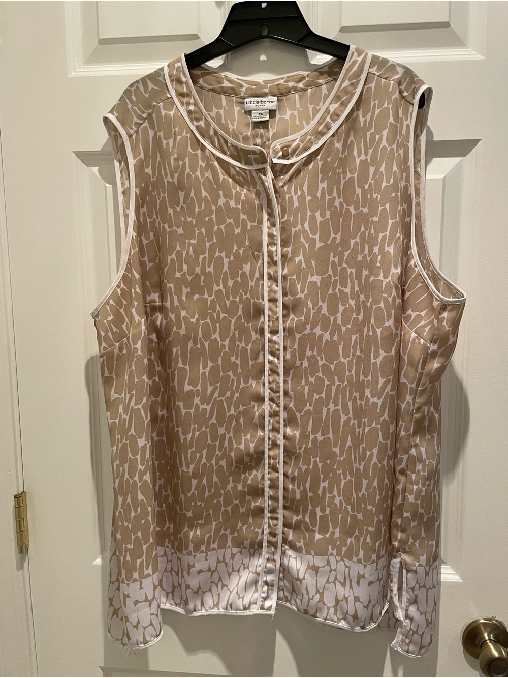 Liz Claiborne Woman sleeveless top hidden buttons size 2X